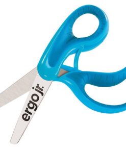 Schaar Westcott ergo junior soft grip blauw op blister. Schaar met ronde punt. Door de speciale vorm en openingshulp is het minder belastend voor de pols en kost het veel minder kracht om te knippen. 5 jaar garantie. Verpakking is voorzien van europonsing.