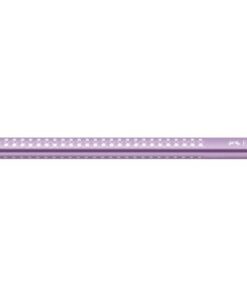 Voor een fonkeling op je bureau. De Jumbo Sparkle Grip potloden met zijn glinsterend ontwerp boeit niet alleen de trendsetter. Verkrijgbaar in diverse kleuren. Voor stijlvol en comfortabel schrijven met de GRIP Sparkle gepresenteerd in de gebruikelijke ergonomische driehoekige vorm en met breukvaste vulling in hardheid B. Kleur: violet metallic