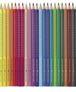 Kleurpotlood in ergonomische driehoekige vorm met gepatenteerde Soft-Grip-zone. Stift bevat zeer lichte pigmenten en is wateroplosbaar. Driehoekige vorm bevordert de driepuntsgreep. Geschikt voor rechts- of linkshandige kinderen. Breukvast vanwege speciale belijming. Met ruimte voor uw naam. Kan uit de meeste stoffen worden gewassen. Eenvoudig te slijpen met een kwaliteit slijper.. Metalen etui à 24 stuks.