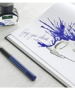 De vulpennen van Faber Castell zijn precisie schrijfinstrumenten. Ze kunnen aangetast worden door inkt wat niet geschikt is hiervoor. Daarom wordt de exclusieve inkt van Faber Castell aangeraden. Kleur blauw.