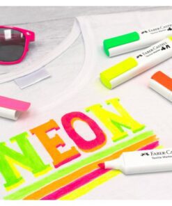 2 en 5 mm. De houder en dop zijn gemaakt van 100% gerecycled plastic. POS display met 110 textiel markers en 10 wasmarkers(zwart). Kleuren textiel markers: geel