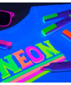 2 en 5 mm. De houder en dop zijn gemaakt van 100% gerecycled plastic. Set van 4 stuks: Neon roze