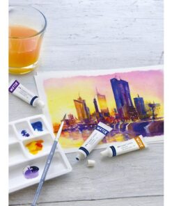 1 penseel (maat 6) en 24 kleuren in tubes van 9ml.