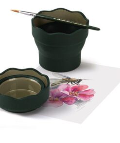 waaronder deze watercup. Deze is perfect voor school en thuis. Makkelijk te reinigen en geschikt voor de vaatwasmachine. De kreukelrand dient als penseelhouder