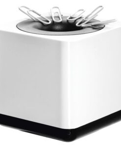 De iLine-serie is een innovatieve bureau-accessoireserie die zich kenmerkt door een elegant design. Stijlvol met hoogglanzende afwerking. Deze serie combineert perfect de vraag naar een mooi design met functioneel gebruik. Strakke lijnen voor het moderne kantoor. De iLine papercliphouder kenmerkt zich door een fraaie en elegant design met grote inhoud. De bovenzijde is magnetisch . Door de rubberen afwerking aan de onderzijde wordt het meubel beschermd tegen krassen en kan het niet wegglijden. Kleur wit.