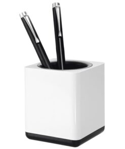 De iLine-serie is een innovatieve bureau-accessoireserie die zich kenmerkt door een elegant design. Stijlvol met hoogglanzende afwerking. Deze serie combineert perfect de vraag naar een mooi design met functioneel gebruik. Strakke lijnen voor het moderne kantoor. De iLine pennenkoker kenmerkt zich door de mooi gevormde lijnen en zeer stabiele uitvoering. Door de rubberen afwerking aan de onderzijde wordt het meubel beschermt tegen krassen en kan het niet wegglijden. Kleur wit.