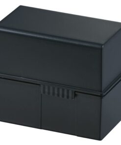 naslagwerken of het verzamelen - thuis en onderweg. Hoogwaardig design met kliksluiting en stalen scharnier. De compleet naar achteren klapbare deksel is als extra bak te gebruiken. Capaciteit circa 400 kaarten (170 grams) A6. Afmetingen (B x H x D): 165 x 128 x 96 mm. Kleur: zwart.