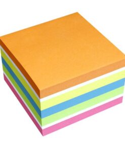 praktische en attractieve Info Notes Cubes zijn een echte eye-catcher op elk buro. De nieuwe Cubes zijn ideaal voor individuele berichten die extra aandacht vragen. Ze blijven plakken op diverse oppervlakken. Makkelijk verplaatsbaar en laten geen resten na. De lijm is op waterbasis en oplosmiddelvrij. Formaat 75x75mm
