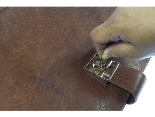 Schrijf/documentenmap Alassio A4. 4 ringsmechaniek Leer     cognac. Met slot