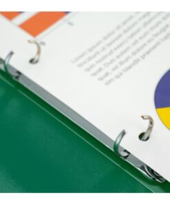 A4 formaat. Vervaardigd van PP. Het 2-rings O-mechaniek heeft een capaciteit van 16 mm en is geklonken in de rug. Groen