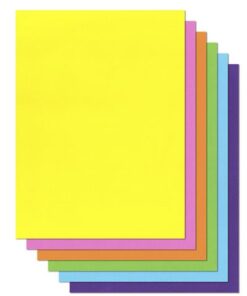 Verpak uw cadeaus snel en stijlvol in mooi Kangaro cadeaupapier van heerlijk kraft papier. De trendy kleuren geven uw cadeau al voor het uitpakken een heel bijzonder en persoonlijke touch. Mooie uni kleuren van mooi kraft papier voor diverse gelegenheden. Afmeting per rol 70 x 200 cm. 60 rol in handige displaydoos.