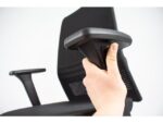 Linea Fabric Bureaustoel Linea Omnia 01 zwart/zwart met 3D armleuning en aluminium voet