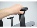 Linea Fabric Bureaustoel Linea Omnia 01 zwart/grijs met 3D armleuning en aluminium voet