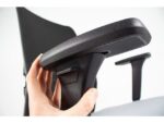 Linea Fabric Bureaustoel Linea Omnia 01 zwart/grijs met 3D armleuning en aluminium voet