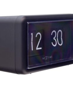 De NeXtime "Flip Klok" kan zowel als wandklok en tafelklok gebruikt worden. Deze kleine zwarte flipklok (18x10x7) heeft een stoere retro-look. De zwarte flips met duidelijke witte cijfers maak dit een perfect en functionele accessoire in uw huis. De flipklok werkt op 2 AA-batterijen (niet inbegrepen)