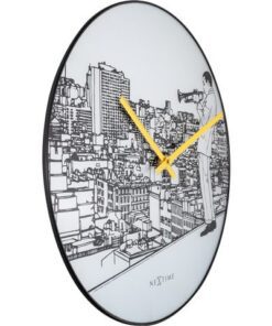 De NeXtime "Trumpet City" is een wandklok (Ø 40 cm) ontworpen door Tim Schoonhoven. De wijzerplaat is gemaakt van glas en heeft een smalle elegante metalen rand. De klok heeft gele wijzers en toont een trompet spelende man voor een beetje jazz gevoel! De klok is stil en werkt op 1x AA batterij (niet inbegrepen).