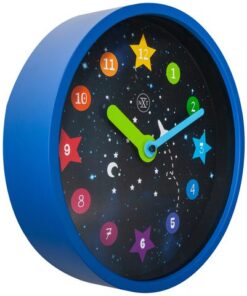 een blauwe minutenwijzer en een groene uurwijzer. Deze klok is stil en werkt op 1 AA-batterij (niet inbegrepen).