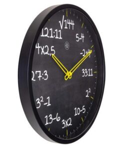 nXt's Maths stille wandklok (30cm) maakt klokkijken zowel interessant als uitdagend. De klok heeft bijzondere index die uit sommen bestaat en is de perfecte oplossing voor mensen die op zoek zijn naar iets leuks en bijzonders aan de muur. Deze klok werkt op 1 x AA batterij (niet inbegrepen)