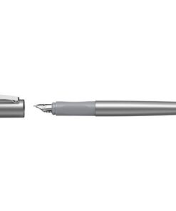 1.5mm en 1.8mm. Deze pennen zijn compatibel met alle standaard inktpatronen en converters. Schrijfkleur: IJsblauw. Schrijfbreedte: 1.1mm Houderkleur: antraciet.