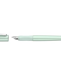 1.5mm en 1.8mm. Deze pennen zijn compatibel met alle standaard inktpatronen en converters. Schrijfkleur: Bermuda blauw. Schrijfbreedte: 1.8mm Houderkleur: Mint.