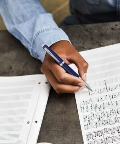 is een betaalbare manier om de schrijfervaring naar een hoger niveau te tillen en tegelijkertijd indruk te maken. De wereldwijd erkende witte Sheaffer stip
