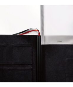 eenvoudig design in combinatie met hoogwaardige materialen. Praktisch opbergtasje voor diverse losse spulletjes. A5 formaaat.