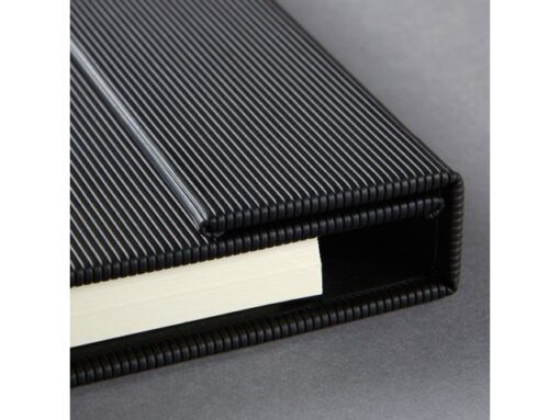 Sigel Notitieboek Conceptum Pure A4+ zwart 5mm ruit hardcover met magneetsluiting. Genummerde pagina's, inhoudsopgave,