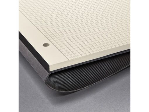Sigel Schrijfblok Conceptum A4 zwart 5mm ruit softcover. 120      pagina's 80 grams chamoiskleurig papier. Met quickpocket.