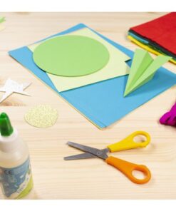 13cm. Met ronde punt. Geschikt vanaf 4 jaar. Voorzien van 5 cm schaalindeling. Blad van roestvrijstaal. Garantie: 3 jaar. Geleverd op blisterkaart met europonsing. Kleur geel/oranje