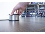 Kangaro KTC Deurstopper Kangaro metaal, hoog, chroom, 1800 gram,        afmeting: Ø11x7cm hoog