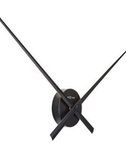 De NeXtime Hands White Copper wandklok is veelzijdig en minimalistisch. Deze eigentijdse klok heeft een eenvoudig en opvallend design en brengt zowel functionaliteit als stijl in uw interieur. Afm. 70cm