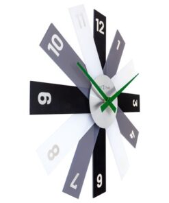 grijs en wit ervoor zorgen dat deze klok een prachtig decor aan de wand zijn. De klok heeft een uitgestanste duidelijke cijferindex en zorgt ervoor dat deze klok naast een eye cather ook zeer functioneel is. Deze klok werkt op 1 x AA batterij (niet inbegrepen)