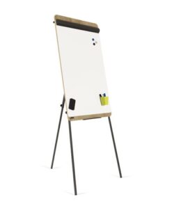aangezien het oppervlak hierdoor kan worden beschadigd. Bord is voorzien van een papierklem over de volledige breedte waarin een flipoverblok geklemd kan worden. Let op: blok niet inbegrepen. Inclusief pengoot. NATURAL whiteboards combineren perfect met alle soorten omgevingen en geven een modern