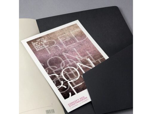 Sigel Schrijfblok Conceptum A5 zwart gelinieerd hardcover. 120    pagina's 80 grams chamoiskleurig papier. Met quickpocket.