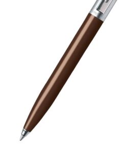 een contrasterende chromen bovenkant en chroom gepolijste rand garandeert een nauwkeurig en betrouwbaar schrijfcomfort. Inclusief een universeel standaard Sheaffer medium balpenvulling in zwart. De Sheaffer balpen Sentinel is het slanke