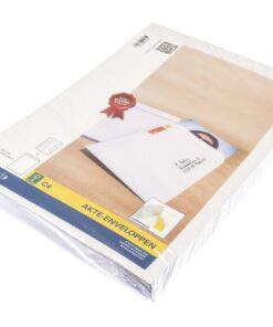 een lijmlaag die met een papieren strook is afgedekt. Na het verwijderen van de strook en het aandrukken van de klep is de envelop permanent gesloten. Formaat 229x324mm