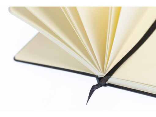 Kangaro KTC Schetsboek Kangaro A6 zwart PU hardcover 80 blad 140 grams  roomwit papier met elastiek en lint