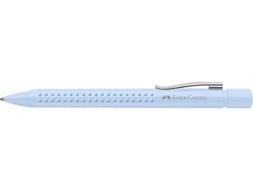 Balpen Grip 2011 met drukknop mechanisme, dus veilig voor binnenzakken. Uren onvermoeibare schrijven dankzij de ergonomische driehoekige vorm en uitgebalanceerde gewichtsverdeling. Met soft-grip zone voor veilige, non-slip grip. De kleur van de karakteristieke noppen op de non-slip grip zone komt overeen met de kleur van de houder. Met vervangbare XB vulling met documentechte inkt  in schrijfkleur blauw, documentecht. Houderkleur sky blue.