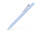 Balpen Grip 2011 met drukknop mechanisme, dus veilig voor binnenzakken. Uren onvermoeibare schrijven dankzij de ergonomische driehoekige vorm en uitgebalanceerde gewichtsverdeling. Met soft-grip zone voor veilige, non-slip grip. De kleur van de karakteristieke noppen op de non-slip grip zone komt overeen met de kleur van de houder. Met vervangbare XB vulling met documentechte inkt  in schrijfkleur blauw, documentecht. Houderkleur sky blue.