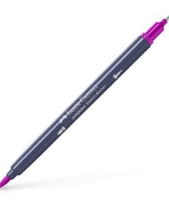 Sketchmarker op alcoholbasis. Marker is voorzien van twee punten: een zachte, flexibele penseelpunt voor grote vlakken en variabele lijndiktes en een finelinerpunt met metalen behuizing (0,6mm) voor contouren en details. Inkt is veegvast, waterbestendig en droogt snel. Hoge dekking door herhaaldelijk aanbrengen van de kleuren en streeploos te blenden. De doppen en de houder zijn gemaakt van 100% gerecycled materiaal en kunnen kleurvariaties vertonen door de productie. Kleur 125 middle purple pink.