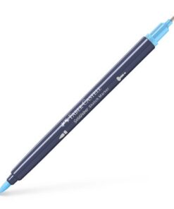 Sketchmarker op alcoholbasis. Marker is voorzien van twee punten: een zachte, flexibele penseelpunt voor grote vlakken en variabele lijndiktes en een finelinerpunt met metalen behuizing (0,6mm) voor contouren en details. Inkt is veegvast, waterbestendig en droogt snel. Hoge dekking door herhaaldelijk aanbrengen van de kleuren en streeploos te blenden. De doppen en de houder zijn gemaakt van 100% gerecycled materiaal en kunnen kleurvariaties vertonen door de productie. Kleur 164 water blue.