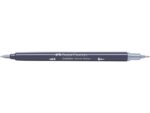 Sketchmarker op alcoholbasis. Marker is voorzien van twee punten: een zachte, flexibele penseelpunt voor grote vlakken en variabele lijndiktes en een finelinerpunt met metalen behuizing (0,6mm) voor contouren en details. Inkt is veegvast, waterbestendig en droogt snel. Hoge dekking door herhaaldelijk aanbrengen van de kleuren en streeploos te blenden. De doppen en de houder zijn gemaakt van 100% gerecycled materiaal en kunnen kleurvariaties vertonen door de productie. Kleur 242 cold grey XII.