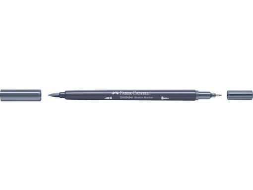 Sketchmarker op alcoholbasis. Marker is voorzien van twee punten: een zachte, flexibele penseelpunt voor grote vlakken en variabele lijndiktes en een finelinerpunt met metalen behuizing (0,6mm) voor contouren en details. Inkt is veegvast, waterbestendig en droogt snel. Hoge dekking door herhaaldelijk aanbrengen van de kleuren en streeploos te blenden. De doppen en de houder zijn gemaakt van 100% gerecycled materiaal en kunnen kleurvariaties vertonen door de productie. Kleur 243 cold grey XIII.