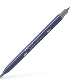 Sketchmarker op alcoholbasis. Marker is voorzien van twee punten: een zachte, flexibele penseelpunt voor grote vlakken en variabele lijndiktes en een finelinerpunt met metalen behuizing (0,6mm) voor contouren en details. Inkt is veegvast, waterbestendig en droogt snel. Hoge dekking door herhaaldelijk aanbrengen van de kleuren en streeploos te blenden. De doppen en de houder zijn gemaakt van 100% gerecycled materiaal en kunnen kleurvariaties vertonen door de productie. Kleur 333 neutral grey III.