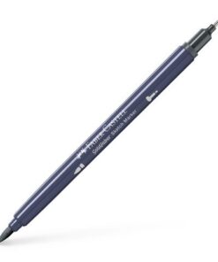 Sketchmarker op alcoholbasis. Marker is voorzien van twee punten: een zachte, flexibele penseelpunt voor grote vlakken en variabele lijndiktes en een finelinerpunt met metalen behuizing (0,6mm) voor contouren en details. Inkt is veegvast, waterbestendig en droogt snel. Hoge dekking door herhaaldelijk aanbrengen van de kleuren en streeploos te blenden. De doppen en de houder zijn gemaakt van 100% gerecycled materiaal en kunnen kleurvariaties vertonen door de productie. Kleur 334 cold grey IV.