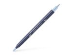Sketchmarker op alcoholbasis. Marker is voorzien van twee punten: een zachte, flexibele penseelpunt voor grote vlakken en variabele lijndiktes en een finelinerpunt met metalen behuizing (0,6mm) voor contouren en details. Inkt is veegvast, waterbestendig en droogt snel. Hoge dekking door herhaaldelijk aanbrengen van de kleuren en streeploos te blenden. De doppen en de houder zijn gemaakt van 100% gerecycled materiaal en kunnen kleurvariaties vertonen door de productie. Kleur 452 light pigeon blue.