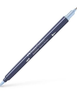 Sketchmarker op alcoholbasis. Marker is voorzien van twee punten: een zachte, flexibele penseelpunt voor grote vlakken en variabele lijndiktes en een finelinerpunt met metalen behuizing (0,6mm) voor contouren en details. Inkt is veegvast, waterbestendig en droogt snel. Hoge dekking door herhaaldelijk aanbrengen van de kleuren en streeploos te blenden. De doppen en de houder zijn gemaakt van 100% gerecycled materiaal en kunnen kleurvariaties vertonen door de productie. Kleur 452 light pigeon blue.