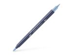 Sketchmarker op alcoholbasis. Marker is voorzien van twee punten: een zachte, flexibele penseelpunt voor grote vlakken en variabele lijndiktes en een finelinerpunt met metalen behuizing (0,6mm) voor contouren en details. Inkt is veegvast, waterbestendig en droogt snel. Hoge dekking door herhaaldelijk aanbrengen van de kleuren en streeploos te blenden. De doppen en de houder zijn gemaakt van 100% gerecycled materiaal en kunnen kleurvariaties vertonen door de productie. Kleur 453 dark pigeon blue.