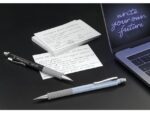 Vulpotlood Apollo met een ergonomische gripzone voor plezierig en comfortabel schrijven en schetsen en geschikt voor het tekenen in sjablonen. Voorzien van een geïntegreerde gum. Met intrekbare veerbelaste stift, daardoor breukvast. Lijndikte 0,7mm. Houderkleur sky blue.