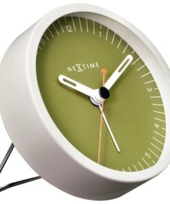 Dit kleine Tafelklokje van Nextime is een eigentijds minimalistisch ontwerp van Jette Scheib. Het kleine formaat van 9x9cm neemt slechts een beetje ruimte in beslag en past mooi in een compact huis- of nachtkastje. Bovendien is deze Tafelklok stil!